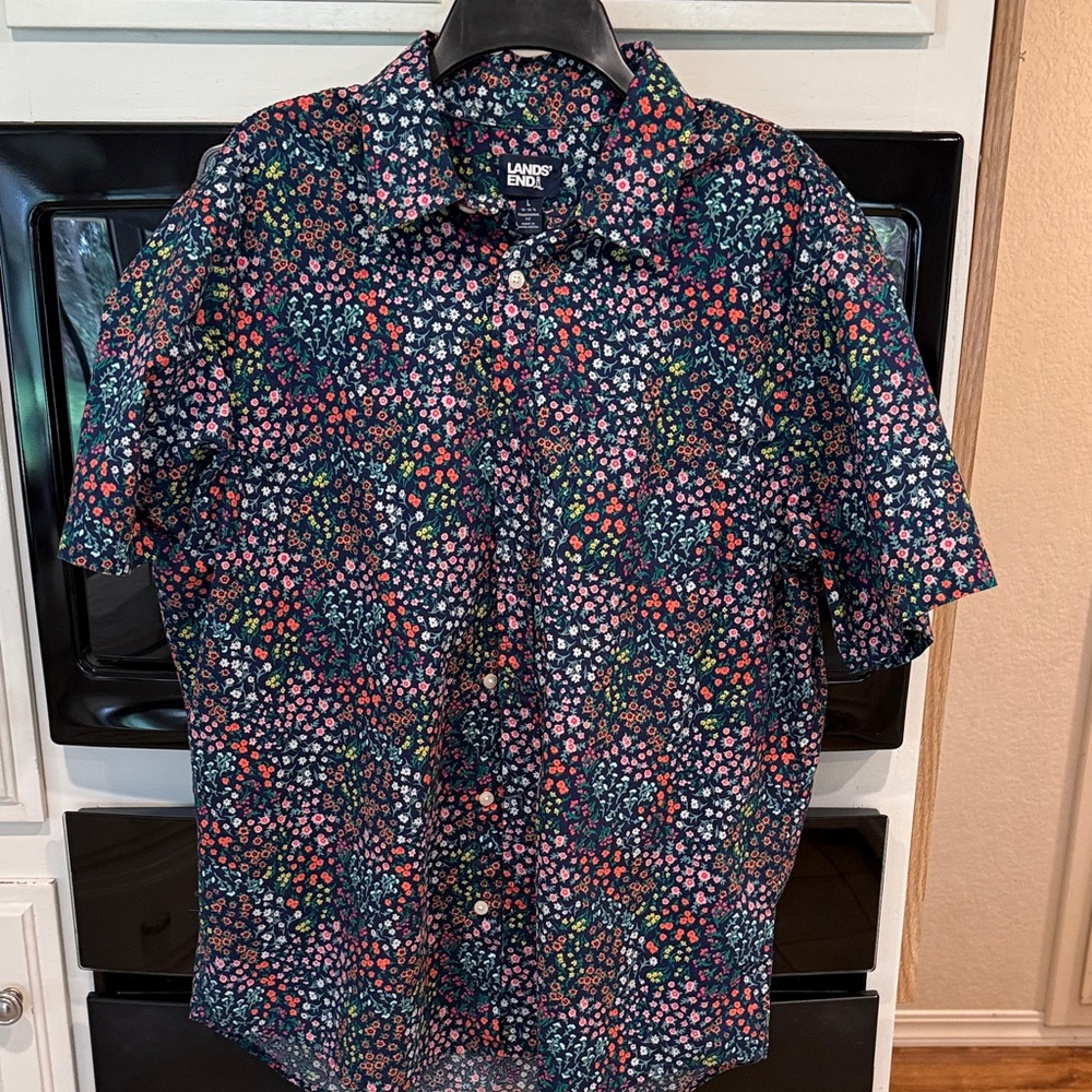 Lands End size L short sleeve button up shirt. Great condition